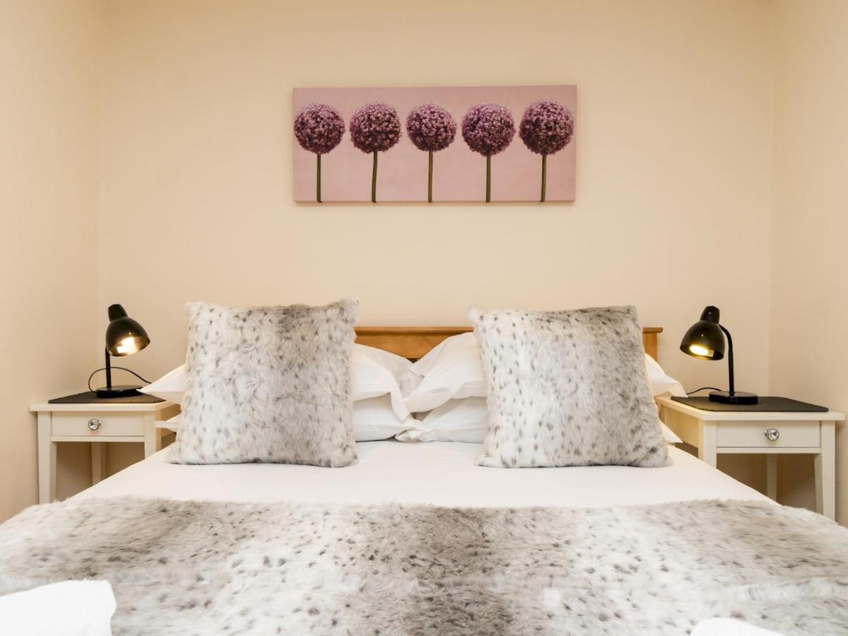 Pass The Keys Lovely 1 Bed Apartment With Free Parking Bath Ngoại thất bức ảnh