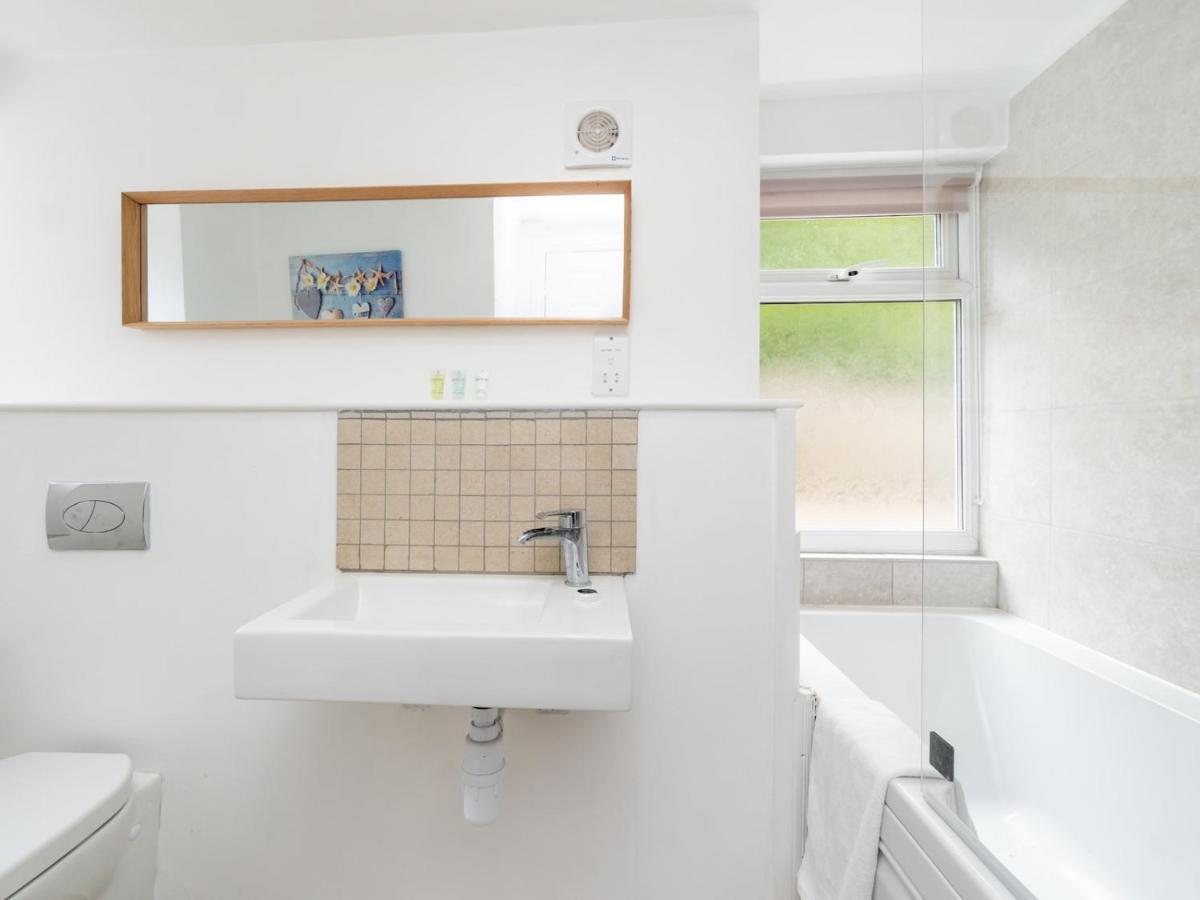 Pass The Keys Lovely 1 Bed Apartment With Free Parking Bath Ngoại thất bức ảnh