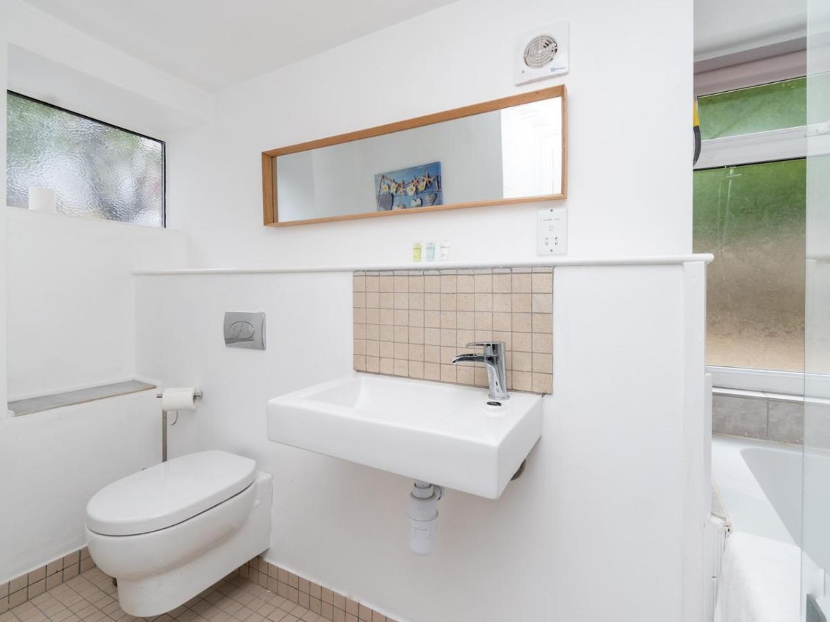 Pass The Keys Lovely 1 Bed Apartment With Free Parking Bath Ngoại thất bức ảnh